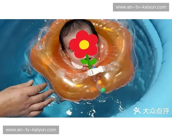 夏日必备·游泳球拍：玩乐与训练的完美平衡